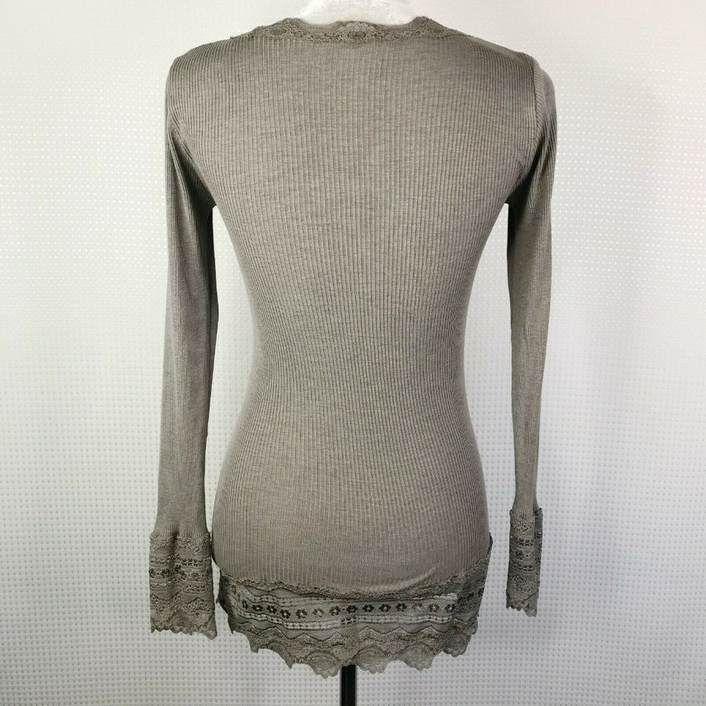 Elegant Gray Lace Trim Blouse - Picture 6 of 8